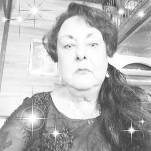 Meet your Posher, Lorraine perez